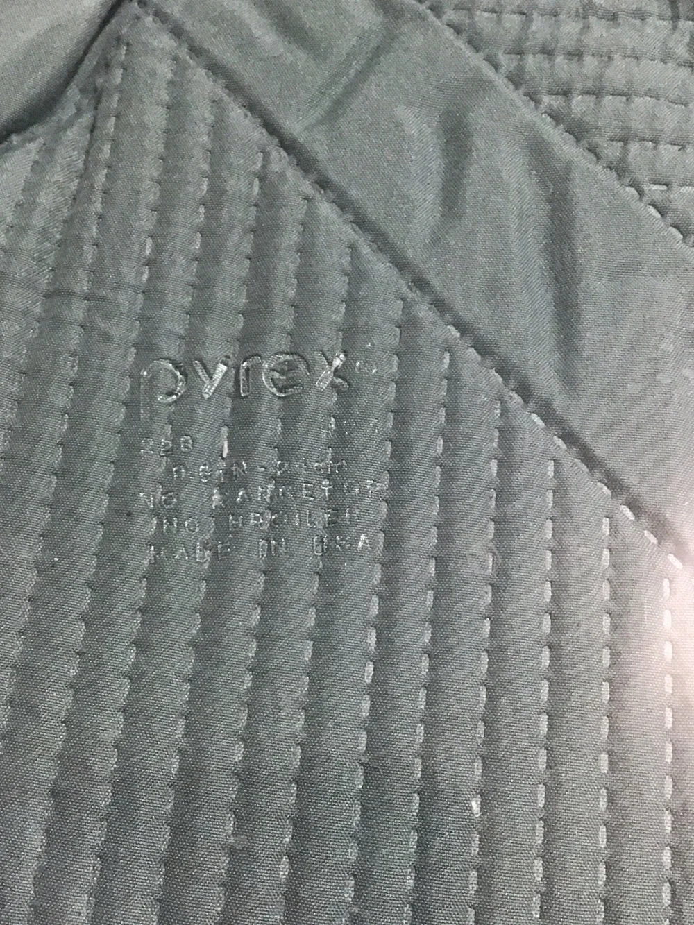 Pyrex Gray Quilted Oven Mitt